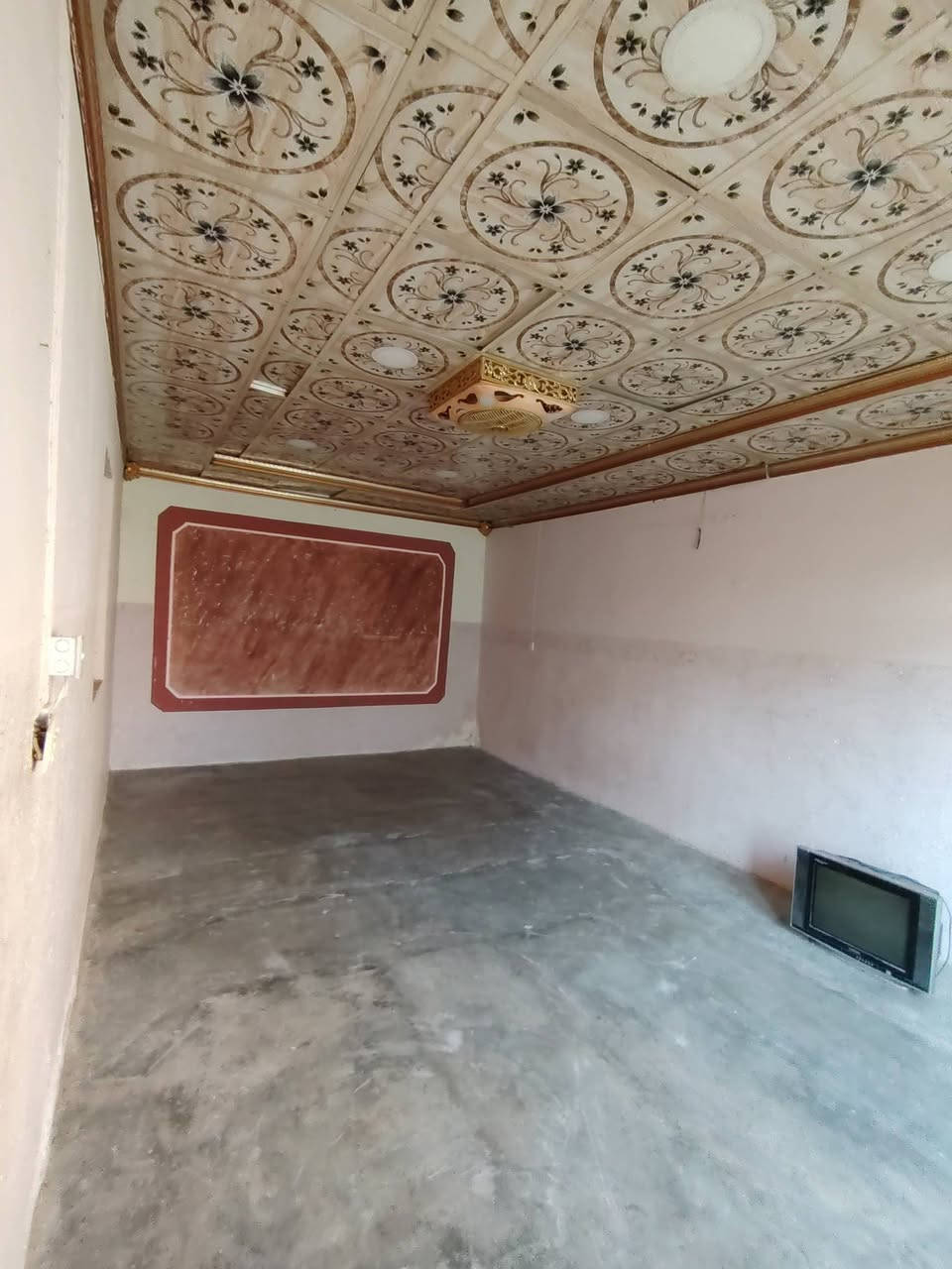 السلام عليكم دار للبيع طابو صرف  مكون من غرفتين وصال ومطبخ ومجمع العنوان  بيجي تل الزعتر قرب سوق بيجي مساحه البيت 417
السعر75وبي مجال 
الستفسار اتصل عل رقم 
***********
