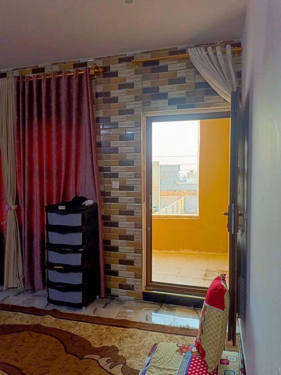 السلام عليكم البيت طابقين  للبيع

مساحه ٢٤٣بناء بلوك مضغوط 
منطقة اصوفيه شارع 40 قرب جامع لوراثق 

السعر ١٢٥مليون قابل للتفاوض 
طابو زراعي 
كندور واستقبال وصاله وغرف نوم ١ الارضي  ومطبخ وحمام 
 الطابق الثاني ٣ غرف نوم

للمزيد من التفاصيل
 يمكنكم زيارة مكتبنا مكتب العين العقار ع شارع 40 مدخل الصوفيه الثانية 
او الاتصال على الارقام التاليه 
***********
***********
***********
