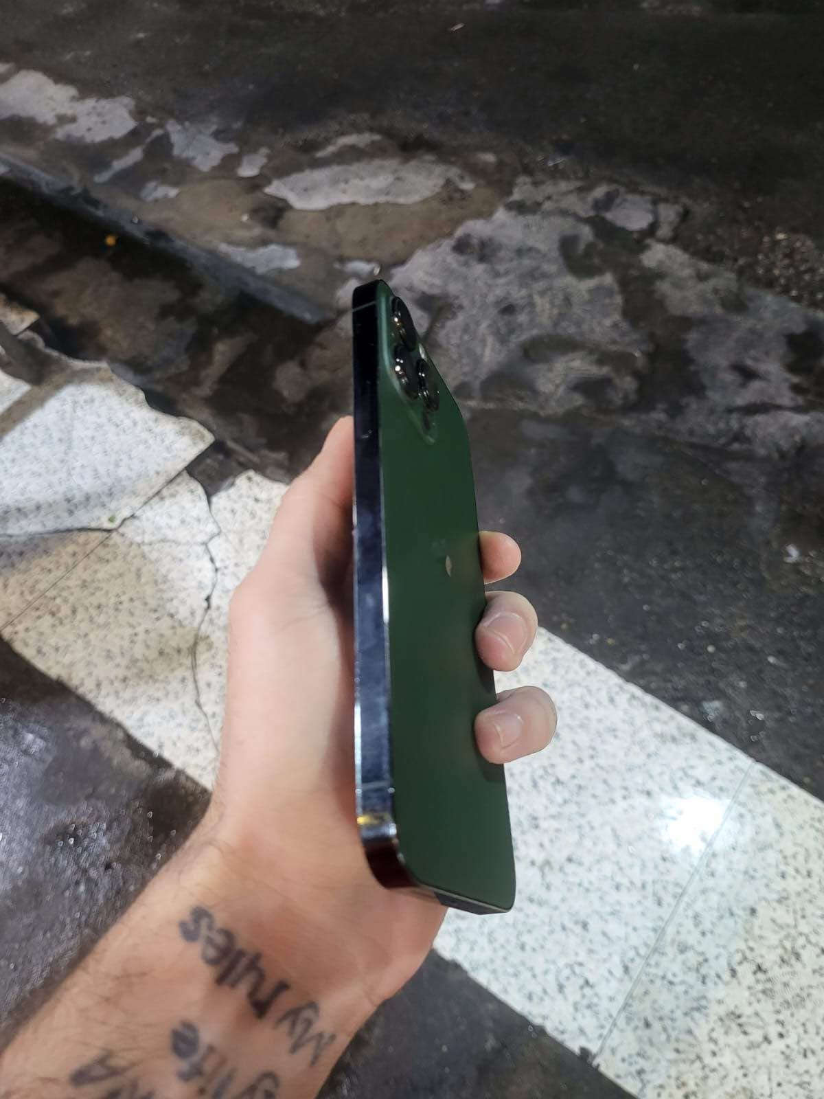 iPhone 13 pro max 
Zakire 128gb 
Battary 84
1sim esim 
%90 xawena bashart 
Ba zamani hawaw comptr mali dosta 
Nrxi 650 hazar maqamlay kam brayana musteri tel bka *********** 
La hawler 5 hasarok geandn niya أربيل, العراق

نص مكتوب في الصور:
- 19:50
- Pil Sağlığı ve Şarj Etme
- Telefon pilleri, şarj edilebilir bütün piller gibi eskidikçe performansı azalan tüketim mallarıdır. Daha fazlası...
- Maksimum Kapasite
- Bu, yeni pile kıyasla mevcut pil kapasitesinin ölçüsüdür. Düşük kapasite, şarjdan sonra kullanım süresinin azalmasına neden olabilir.
- %84
- En Yüksek Performans Yeterliliği
- Yerleşik dinamik yazılım ve donanım sistemleri, iPhone'unuzun pilinin kimyasal olarak yaşlanması gibi görülebilecek performans etkilerini engellemeye yardımcı olabilir.
- İyileştirilmiş Pil Şarjı
- iPhone, pilin eskime hızını yavaşlatmak için günlük şarj etme rutininizi öğrenir, böylece telefonunuzu kullanmaya ihtiyacınız olana kadar %80 oranını geçince şarj etmeyi durdurmak için bekleyebilir.