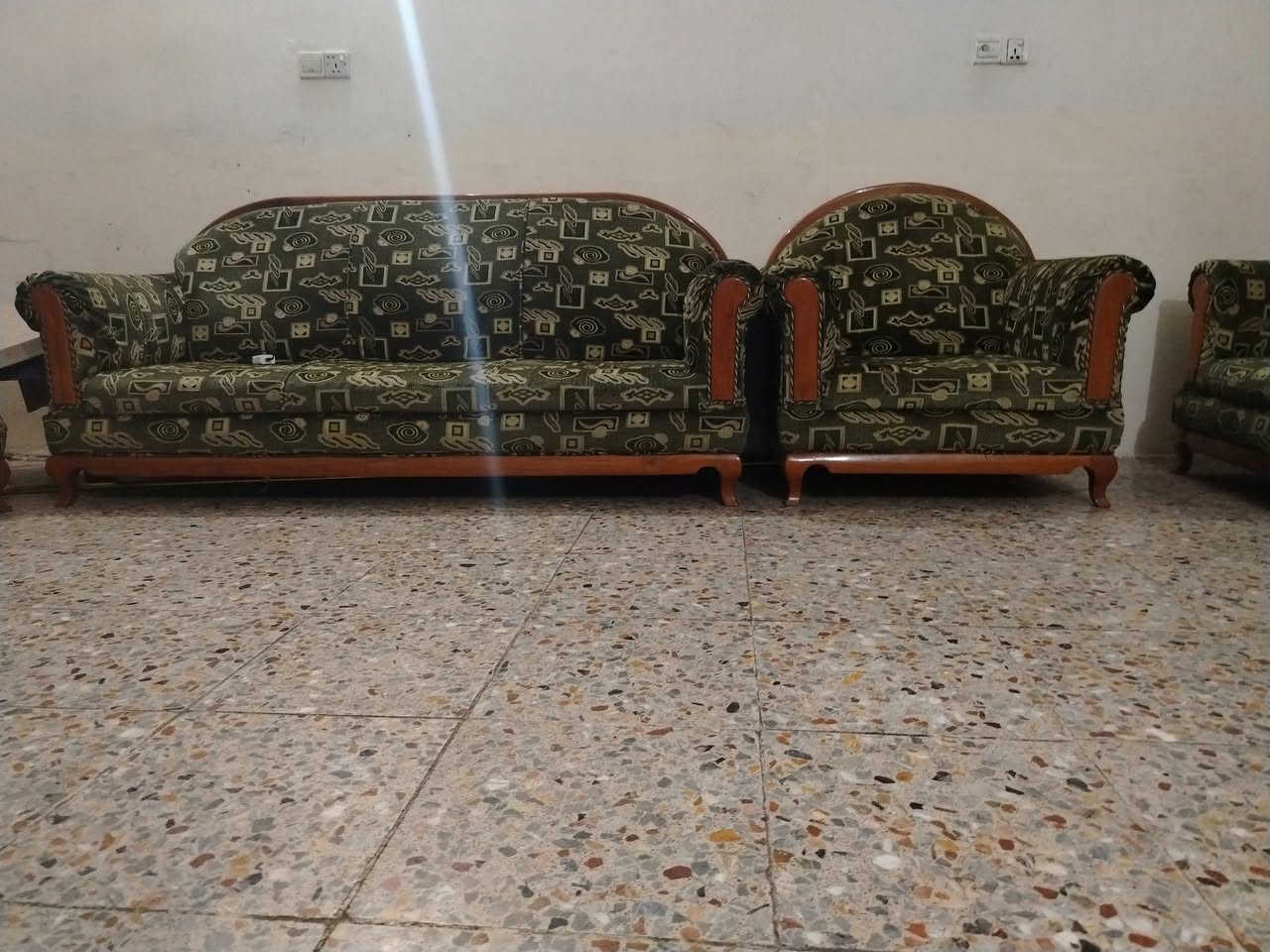 للبيع عشر مقاعد كريعات ***********
