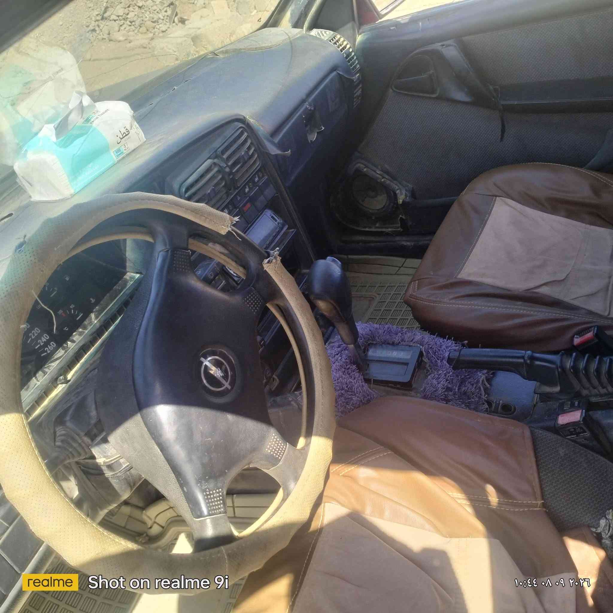 سيارة اوميكا محرك بطة كير اتوماتيك شرط المحرك شرط التحويل السعر 18وبيها مجال الشري يتصل علا رقم الهاتف ***********
