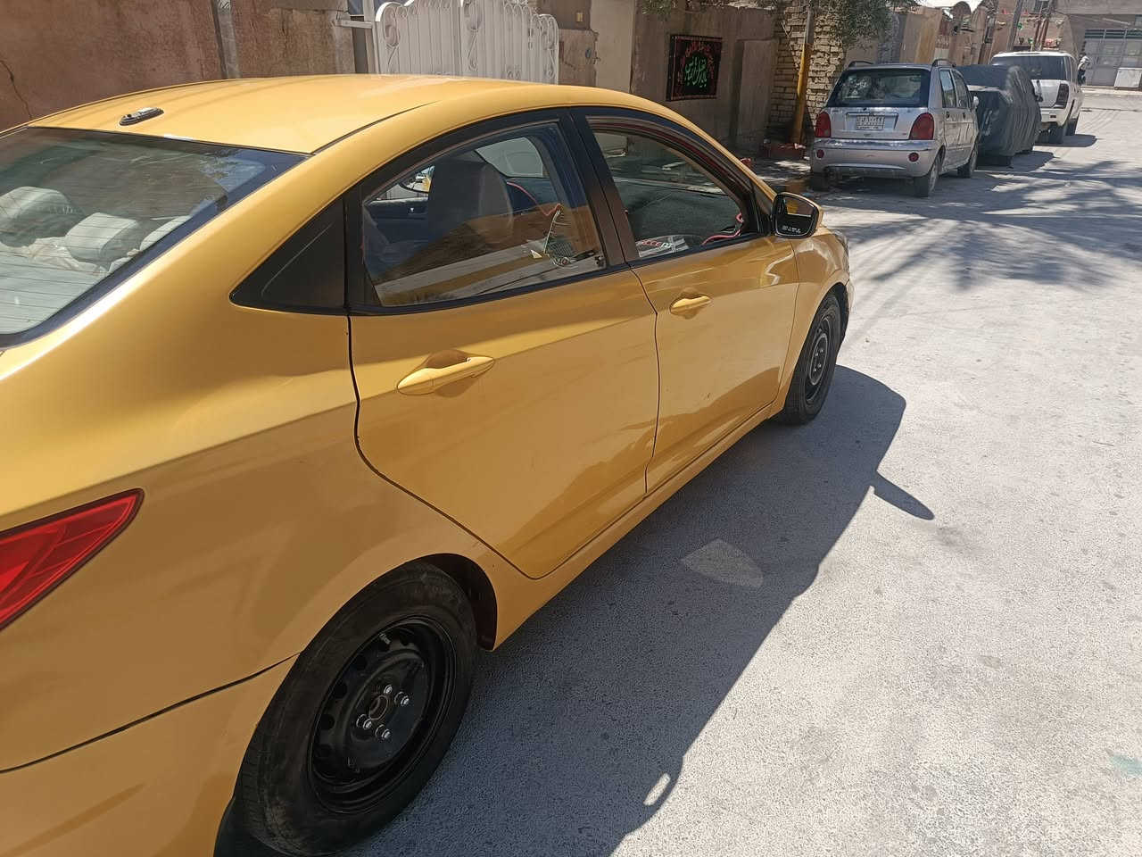 سلام عليكم
للبيع 
اكسنت أمريكي موديل ١٣ بيها منظومه غاز 
تدفه تبريد شغالات دوشمه جديده 
سياره يحتاجلها شويه ترتيبات
سعر ٧٠ وبيها مجال حك الجيه مكاني بغداد الغزاليه
*********** متواجد وأتساب
