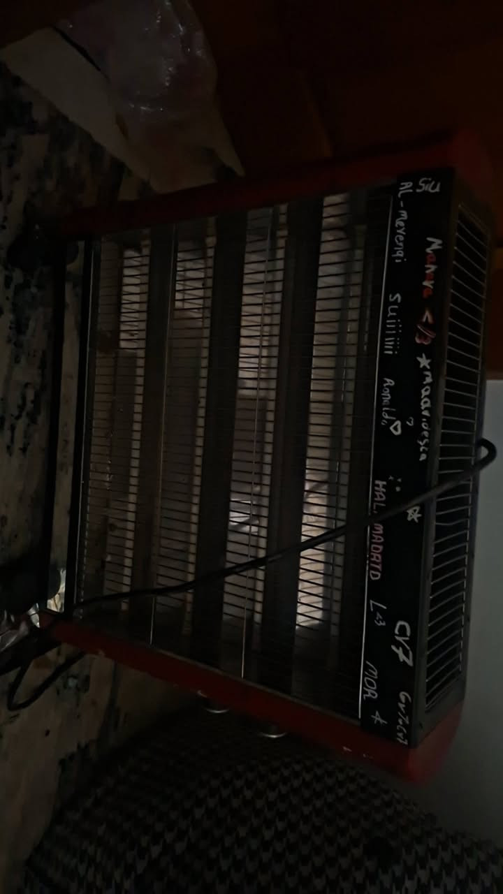 الي يريدهم هسه يجي ميز وكراسي ب١٥٠ دبات غاز اثنين ب٩٠ درج جديد خمس درجات ب٢٠ سله زباله لمس ب١٠ شجره يوكا ب٢٠ شازلونه خزن ب٥٠ قاطع خشبي جديد ب٤٠ صوبه كبيره ب٢٠ طشت وتخت بلاستك قوي وسبوره ورحله اطفال ب٢٠ كلهم***********
