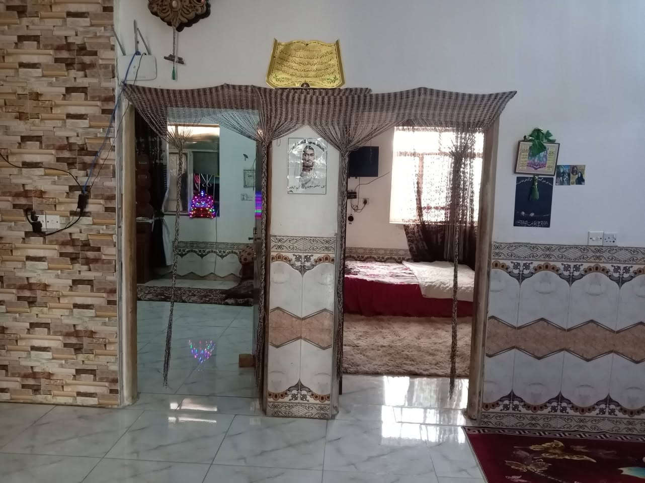 ٣٠٠م • غرفتين • حديقة
