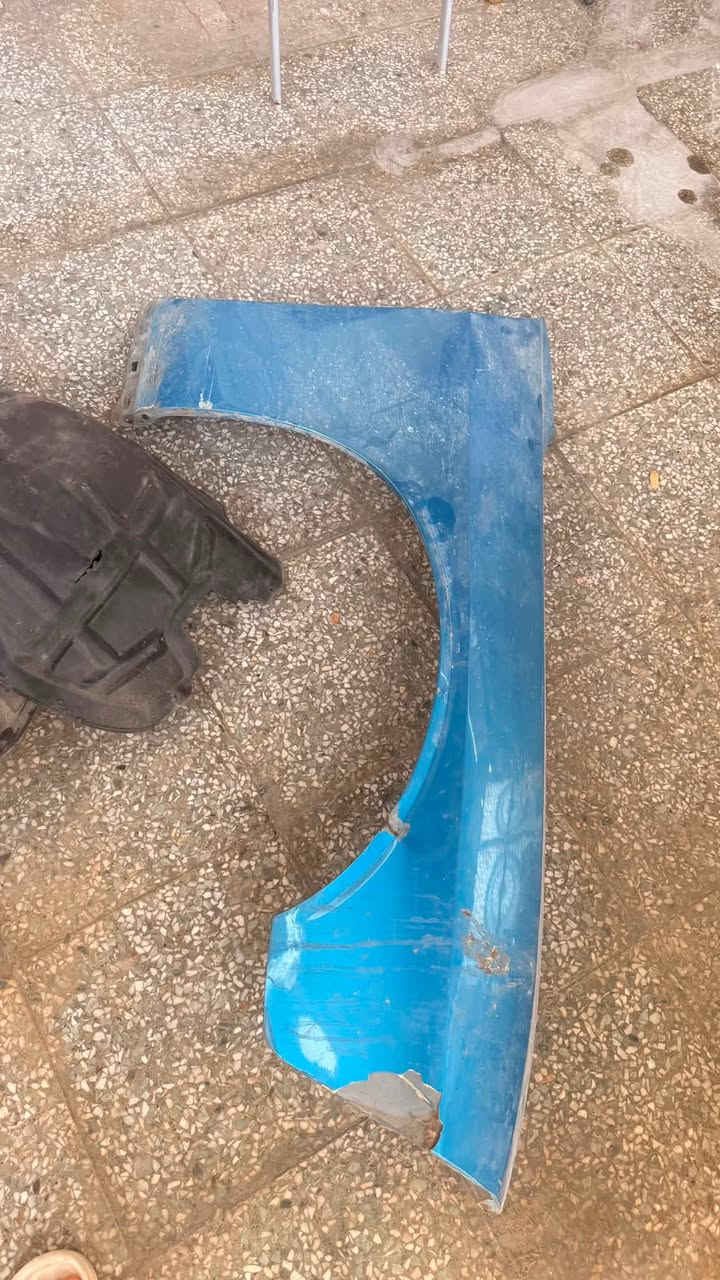 غراض جالنجر للبيع 

جاملغ امامي جهة السكن
بطانة امامي جهة سكن 
شباك دعامية اعلى srt

***********
