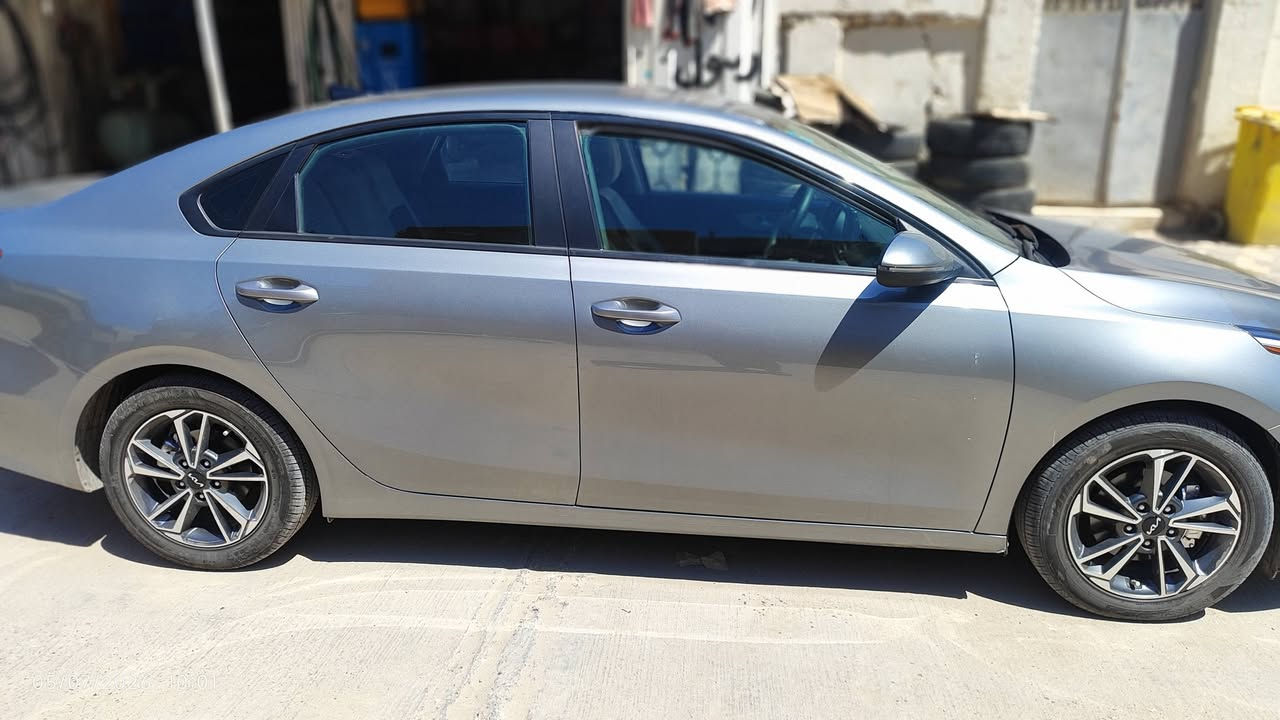 السلام عليكم
كيا فورتي 23 امريكي بيها بنيد وجاملغ مبدلات اصلي شركة والباقي كفاله ماشيه 40 حقيقي كير ومحرك وتبريد كفاله معوقين السعر 135وبيها مجال 
الشراي يتصل ويتدلل مكان السيارة الشطرة
***********
