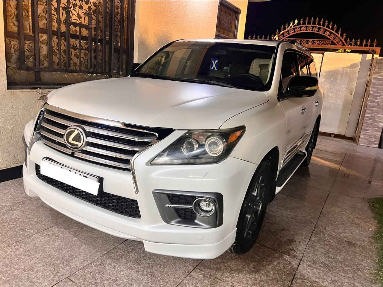 لكزس بسعر( 240  ورقة )موديل 2010 رقم بغداد بأسمنه
مصبوغة عام كفالة من الكلبه 
مغلفة نانو  حماية  ((بي بي أف ابيض طافي ))

نظيفة السيارة من كلشي 

مكانها البصرة 
***********
