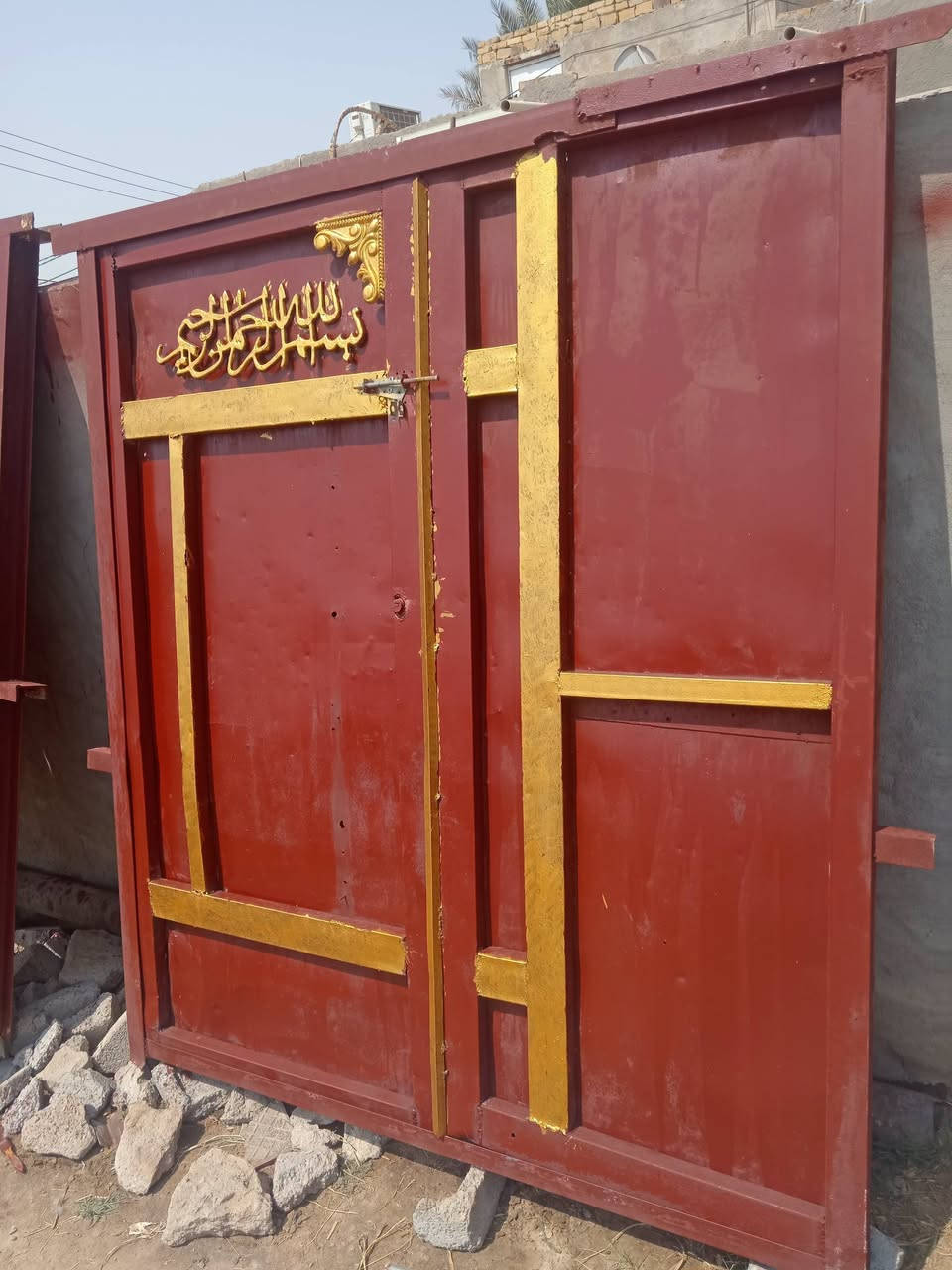 سلام عليكم بابين باب صاله جنل ثقيل رتفاع مترين وعرض متر وربع ب 125 باب رتفاع مترين وعرض مترين اله ربع ب 100 ذي قار شطره ***********
