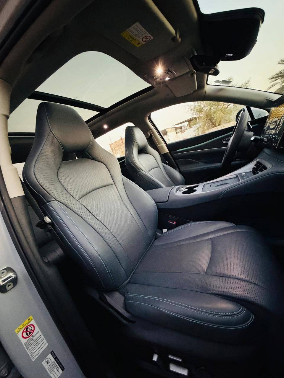 Byd Sealion 7  plug in haybrid 
بي واي دي سيلايون  ٧ 
اعلى من السيلايون  ٦ وجيل احدث 
لون ( سمنتي سموك ) وليس ابيض 
السيارة شحن + هايبرد 
رقم بغداد 
ماشية  5.000
السيارة مغلفة خارج ppf بسعر 1.200$
ابرز المواصفات:
🔹 مدى شحن البطاريه 150km حقيقي 
⭐ أبرز المواصفات:
دشبول اللوان متغيرة
• بانوراما كاملة
• 4 كشنات كهرباء✅️
• 4 كشنات تدفئة وتبريد✅️
• ذاكرة للكشنات الأمامية✅️
• مساج للكشنات الأمامية بـ 10 وضعيات
• كشنات جلد فاخر
• وضعيات قيادة متعددة
• مرايا مانع ضباب وقابلة للطي عند الرجوع
• تعتيم المرايا عند الإنارة القوية
• رادار أمامي وخلفي
• خرائط وNavigation
• شاشة كبيرة مع CarPlay
• رادار جانبي
• ⁠لايت دوار 
• 12 حساس
• ⁠كاميرات محطيه
• 13 كاميرا
• كاميرا لمراقبة السائق
• كاميرات تسجيل ومراقبة
• فتحة بانوراما ممتدة على طول السيارة
• ثلاجة + أوفن تسخين
• تحكم بالتبريد الخلفي
• شاحن Wireless بقوة 50W
• منفذين USB خلفي
• ⁠12سماعه BOS• ⁠
• نظام تنقية هواء السيارة
• نظام تعطير السيارة
• تنقية وتعطير الهواء حتى بعد قفل السيارة
• ويل قياس 20
• قيادة ذاتية
• Auto Hold
• Auto Stop
•• Auto Park
تطعيم الداخل قماش الكنتارا 
مما يجعلها بشكل انيق جدا
• ⁠• ومواصفات إضافية كثيرة
***********📞
📱 متوفر واتساب
