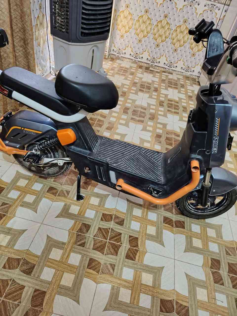 دراجه شحن  للبيع نضيفه بطاريات جدد البارحه شديتهن دراجه جديده مابيه أي نقص كهربائيات كله شغاله لايت عالي جك نص وجك كامل تشتغل 3تشغيلات سويج وبصمه وكارت السعر 
550 وبيه مجال 
‏‪***********‬‏واتساب 
رجاء مو شراي لتراسل
