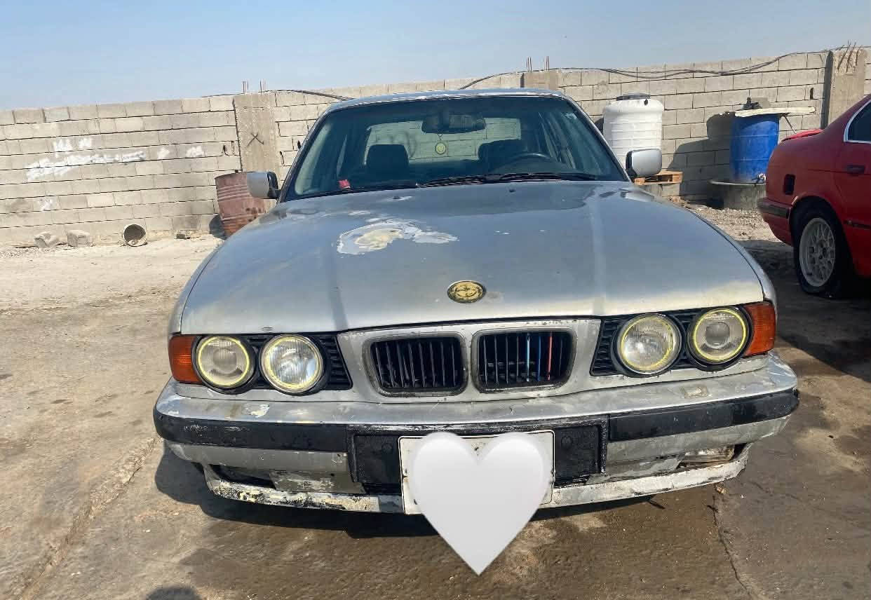 السلام عليكم
للبيع موديل 93
  {{ الســعــر 23 ورقة  }} وبيها مجال قليل
رقم اربيل السنوية ضايعه عندي وكاله من صاحب السيارة الي بأربيل واندل مكانه واعرفه

محرك مسكر فانوس اوتوماتيك شرط الفحص
كهربائيات شغاله بس يرادلها كارت جام
دواخلها حلوه كامله 
السيارة تحتاج ترتيب 

مكان السيارة البصرة
***********
