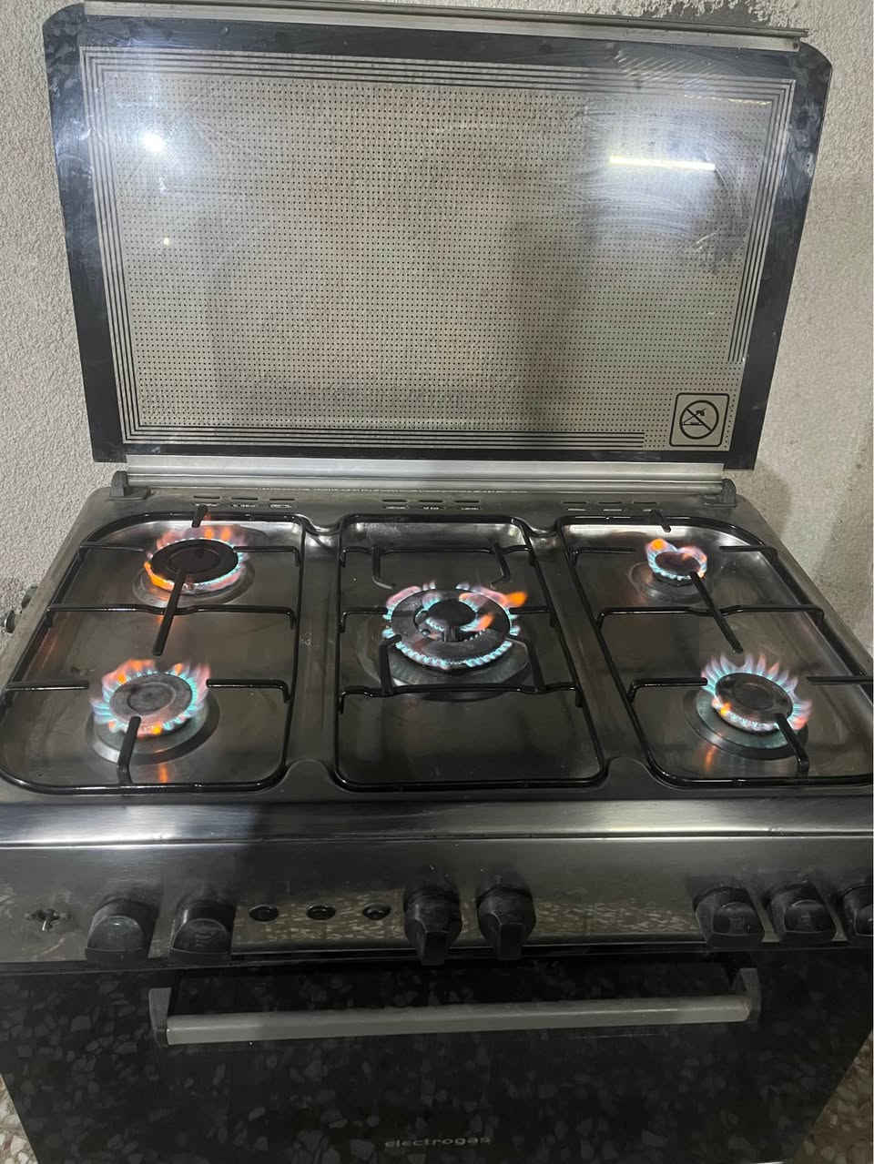 طباخ شغال كله وعلى الفحص اصفاحه مصبوغه سعره 140 وبيه مجال المكان نهايه الشعله منطقه الدهله *********** بغداد, العراق
