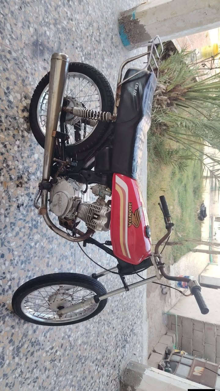 السلام عليكم دراجه للبيع ادوات نضيفه لا تبخير شاصي نضيف مكفوله من كلشي خور الزبير 
سعر 300 وبيه مجال ***********

