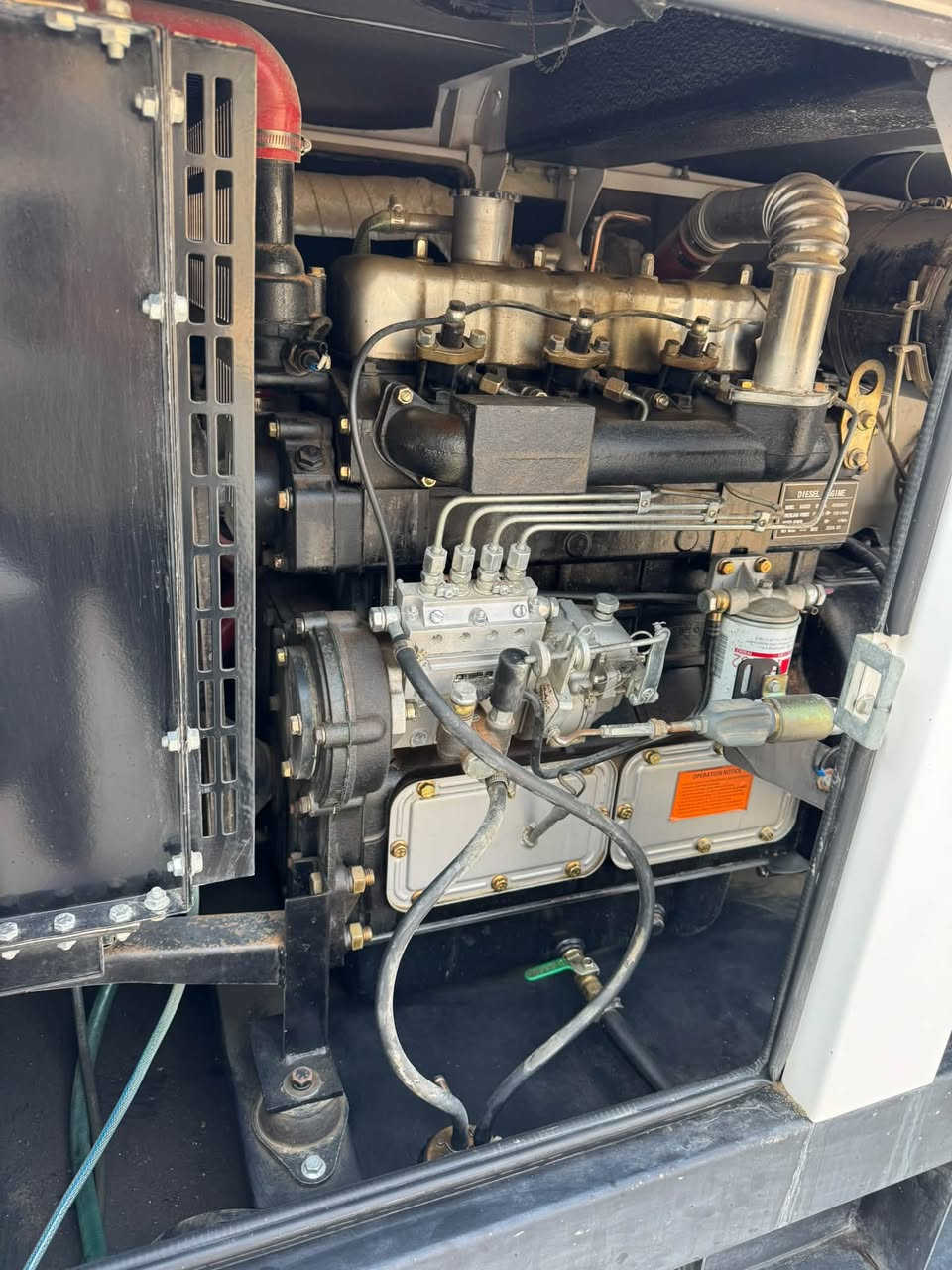 للبيع 
بيركز صيني 
40KV
بعده زيرو 250 ساعه مشتغله 
تبديله دهن وحده 

السعر 5 مليون ونص وبي مجال 
الشراي يتصل 
***********
