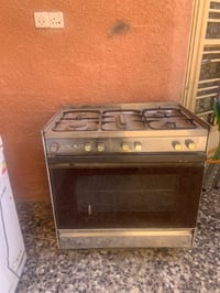 للبيع طباخ عشتار عراقي الاصلي الباب الاول  شغال ونضيف 100‎%‎ 078006357...