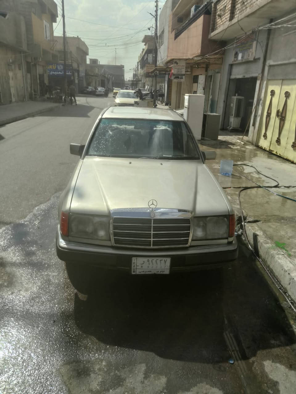 سلام عليكم للبيع سياره مارسدس دب حجم 2500 مكينه ونجي ام الجف سيره مصروف عليها زوج تايرت وستيرن  او كردن جديد رقم نينوى الماني كبون موجود تريد وكلا تريد تحويل سعر 35 بيها مجل امروس ترهم حسب القناعه *********** بقي تفصيل خاص @ الجميع@
