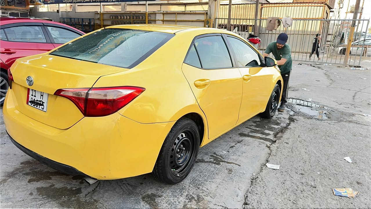 تويوتا كورولا LE 2018 تكسي وارد أمريكي
 المحرك: 1800cc المحرك المرغوب 
ماشية 127.000mile 
رقم بغداد انكليزي باسمنا نافذة ل2030 ومصفرة هيئة وغرامة جاهزة للتحويل
تبريد وتدفئة فولل❄️❄️
 دوشمة دبي جلد جديدة ونظيفة بالكامل
 باتري وتخم تاير والصدر في حالة جيدة
 الحوادث والأضرار:
 حادث أمريكا: جنطة فقط وراجع بارد بامريكا
 حادث بالعراق: خفيف، وتم تبديل جاملغ جهة السايق (بلادي) بدون أي دواخل
(((السعر 140 ورقة وبيه مجال)))
للتواصل والاستفسار:
 رقم الهاتف☎️: *********** او ***********
 مكان السيارة🏠: بغداد البلديات بغداد, العراق

