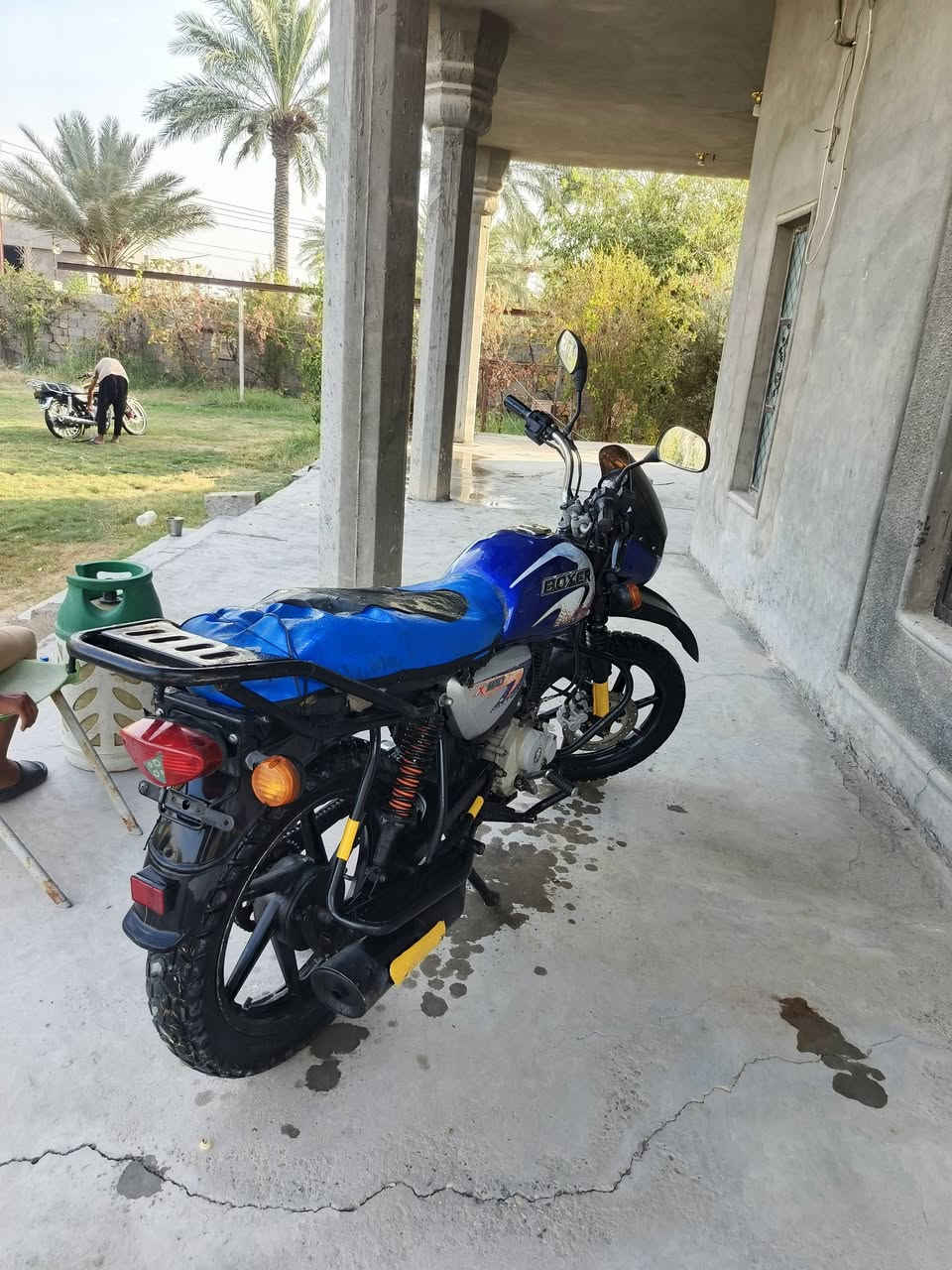 سلام عليكم دراجه بوكسر موديل 21 دراجه كايمه ومتشتغل ابيع لاطشه الدراجه عضمهة مرتب كاعده بس لاطشه بيهة أوراق كمــرك سعر لدراجــه 450 وبيهـه مجال مكان لدراجه بغداد لتـاجــي سبع البــور  رقـم الهــاتف ‏‪***********‬‏
