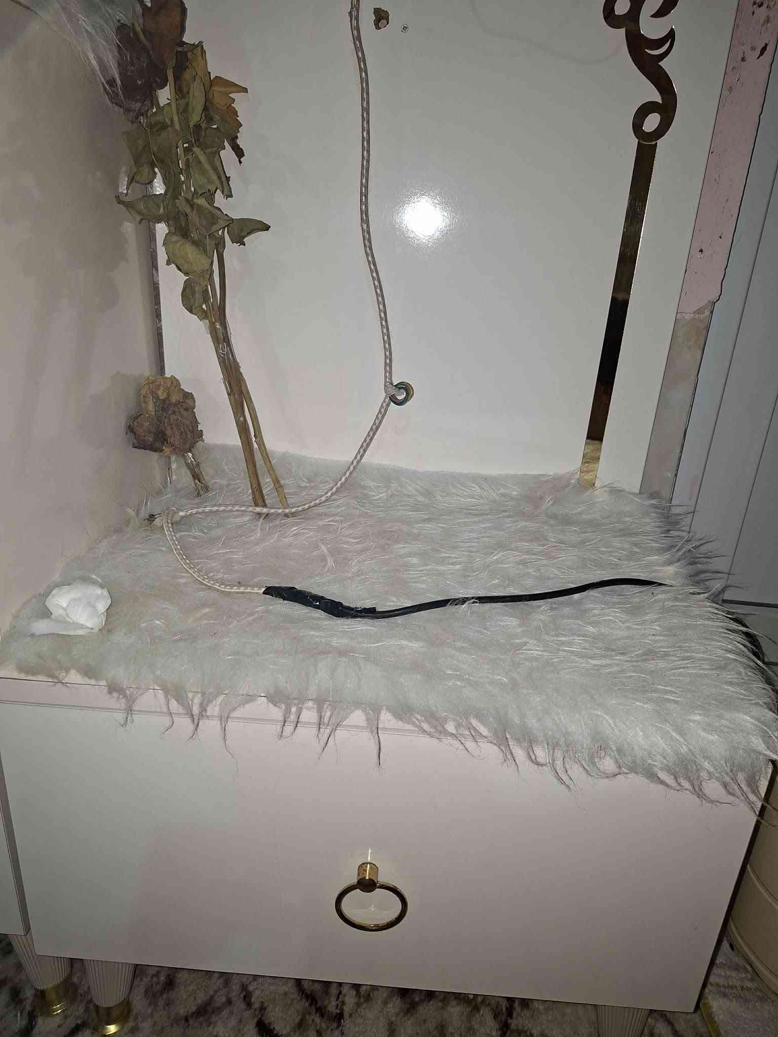 غرفة نوم ٧ قطع ٣٥٠ الف بدون دوشك 
***********
