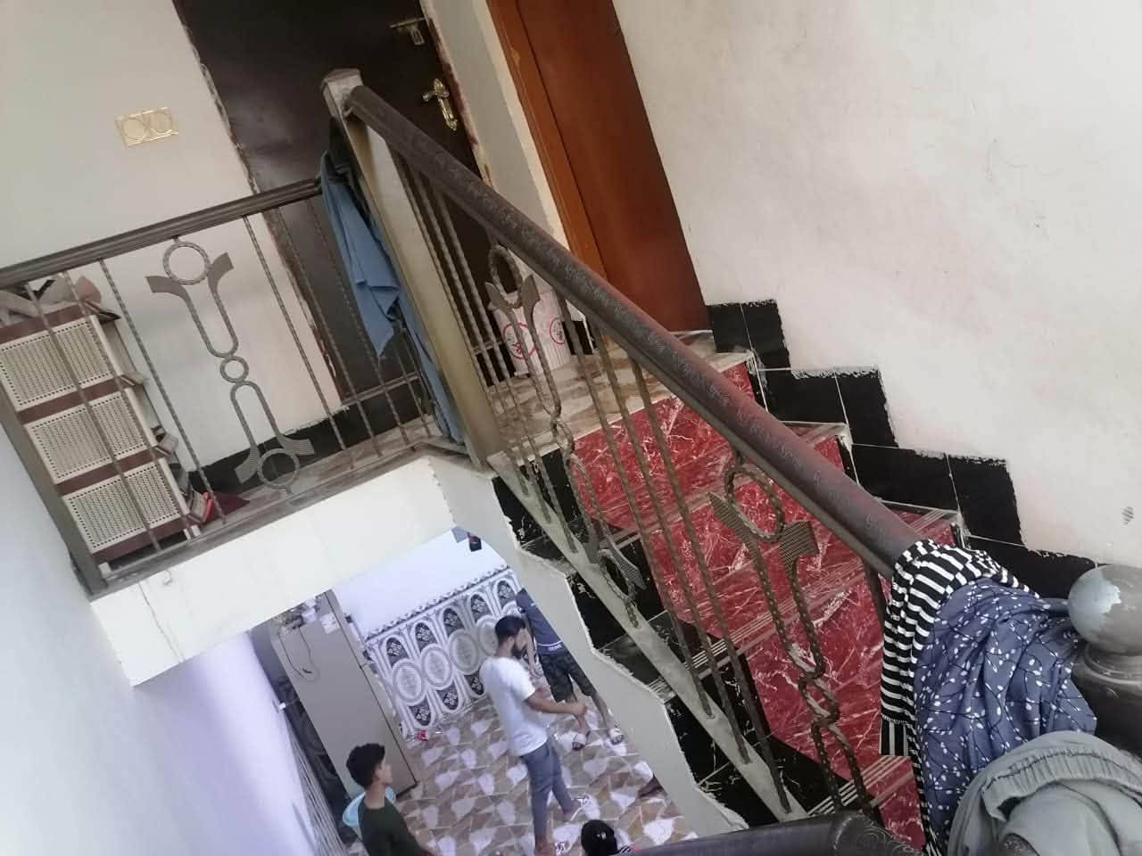 السلام عليكم
بيت(للبيع)في(الفلوجة)
المنطقه(شهداء توزيع الجديد)
قرب محطه النعيمه 
المساحة(125)
(طابق ونص )
غرفتين وصاله واستقبال ومطبخ وصحيات 

السعر (65)مليون وبيه مجال 
***********
***********

