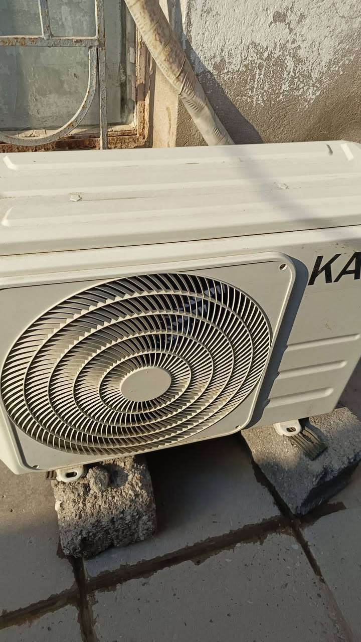 السلام عليكم سبلت واحد 1طن جديد للبيع استخدام قليل جدأ قطعه داخليه وخارجيه نوع KAC ومكيف نوع جنرال طنين 2طن عوزه بس شحن غاز نضيف للبيع ثنيهن سعرهن 350وبيهن مجال عنوان البصره قضاء ابو الخصيب حي العسكري رقم الهاتف *********** بس واتساب
