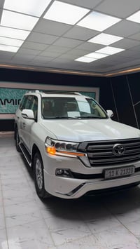 لاندكروز 2017 SAS نظيفة جدا السيارة 6 سلندر مكينة 4000 و مواصفات الساز...