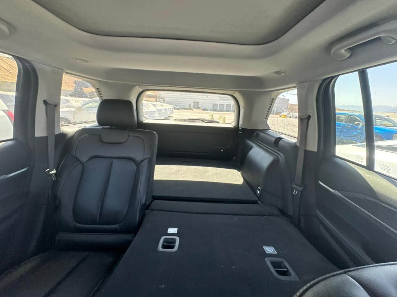 السلام عليكم
Jeep للبيع 
بلكن هايبرد 
موديل 2024 
حادث حالوب خفيف جدا 
سيارة ماشية 50,000 Miles 
مرقم بغداد وكامل 
السعر 33,000$ 
مكانهة بغداد 
تواصل 
***********
