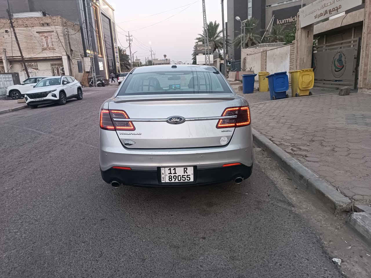 فورد توريس ٢٠١٥
حادث باب السائق 
گير محرك حدادة مكفول 
المواصفات 
مري كهرباء 
مري هيتر 
تبريد ثلج 
كراسي جلد 
كراسي كهرباء تدفئة 
تحكم ستيرن 
تشغيل عن بعد 
لايتات زنون 
حساسات خلفيه 
كاميرة خلفيه 
ويل كب١٨
شاشة دشبول صغيره 
باتري جديد 
رقم بغداد مشروع وطني 
السيارة كامله على الاخير 
السعر ١٢٠ ورقة والشراي يتصل على الرقم ***********
