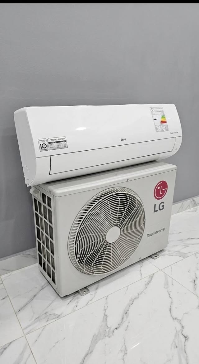 للبيع سبلت LG حجم 2 طن بحالة ممتازة، 
مناسب للأجواء العراقية الحارة.
✅ المواصفات:

* 📌 الماركة: LG انفيرتر تحكم امبير 
*📌 يعمل على 4 و6 و8 امبير 
* 📌 سعة التبريد: 24000 BTU (2 طن)
*📌سعه التدفئة BTU 23000
* 📌 غاز التبريد: R410A
* 📌 كهرباء: 220-240V / 50Hz
* 📌 هادئ أثناء التشغيل
* 📌 صناعة تايلندي اصلي 

❄️ تبريد سريع وأداء ثابت، مناسب للبيوت والمكاتب والقاعات.

مع كامل ملحقاته بواري ريمونت قاعده وايرات 
غازه مقفول  يعني جاهز من كلشي 

💰 السعر: (650  الف) غير قابل للتفاوض 
📍 الموقع: (بغداد) 
📞 للاستفسار والمراسلة او وتساب
                 ***********
