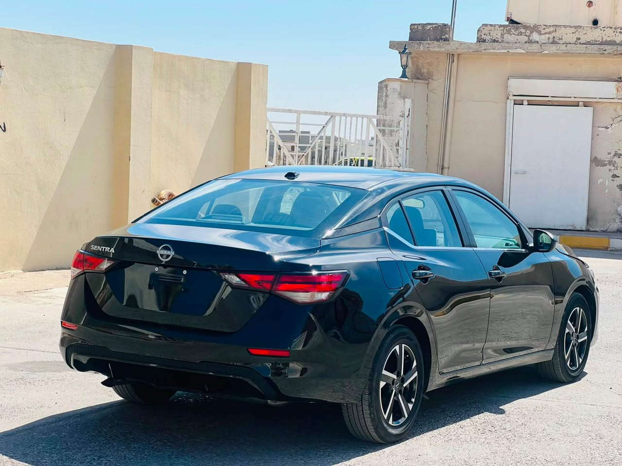 نيسان سينترا 2025 SV شكل جديد 
سعر بلاش 👦🏼120$ و بها مجال قليل 
مواصفات 
بصمه 
شاشه كبير 
رادار 
حساس 
نضام قياده
تحكم ستيرن 
تحديد سرعه 
و بعد مواصفات هويه 
سياره ماشه فقط ١٥ الف 
ضرر: فقط بنيد صبغ ارباك ستيرن و برده سياره شرط ترقيم شمالي 
يوجد معقب 
مكان سياره عقره  
رقم موبايل ☎️ *********** 
واتساب ⬅️ *********** اكر, نينوى
