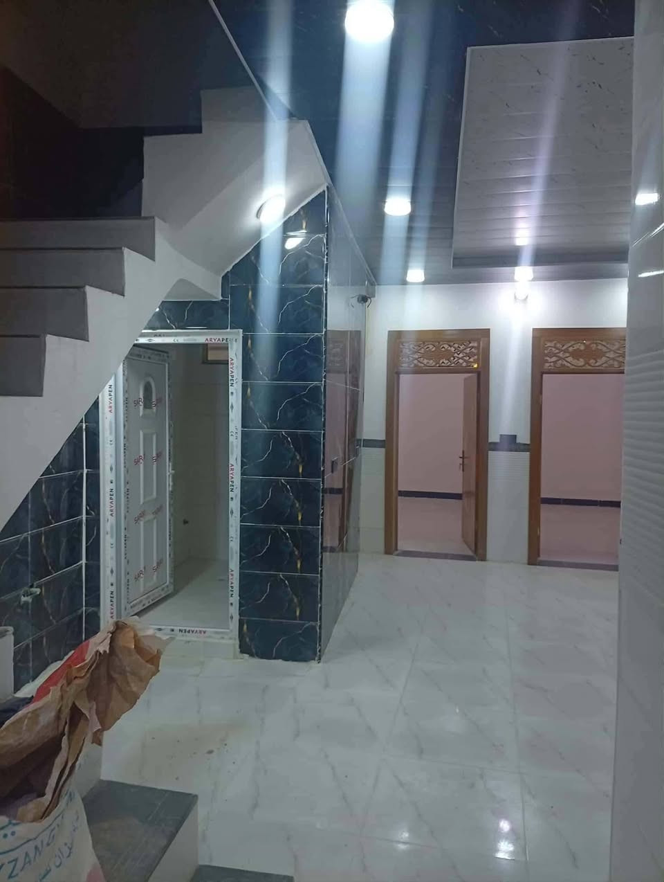 اجار اجار 130 متر غرف 2 عمود 317عنوان البيت شارع الصب البيت جديد وما مسكون تبليط من شارع العام لباب البيت البيت كامل تانكي مغاسل خلاطات واير مولده كل شيء كامل بيه مكتب الامين للعقارات العامه بيع شراء رهن ايجار ***********
***********
