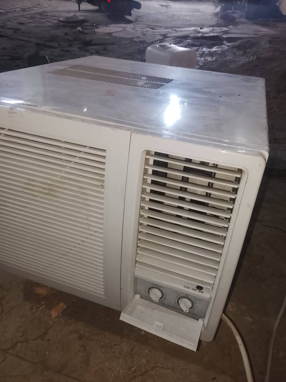 السلام عليكم ورحمه الله وبركاته احبتي الكرام عندي هذا المكيف سعره 200من الأخير شرط شغل ونضيف تبريد ثلج🥶 مكاني كربلاء المقدسة ***********
