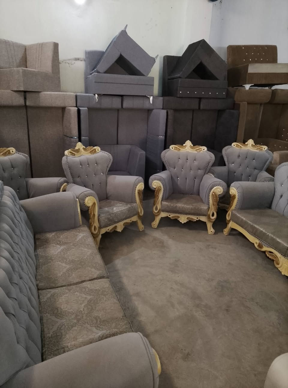 السلام عليكم مزاد حسن جلولاء اتخومه درجه اولى الموقع مدخل دور الضباط مجاور شيرزاد المضمد اسعار مناسبه جدا جدا جدا جدا جدا اتصل ع الرقم *********** @الجميع
