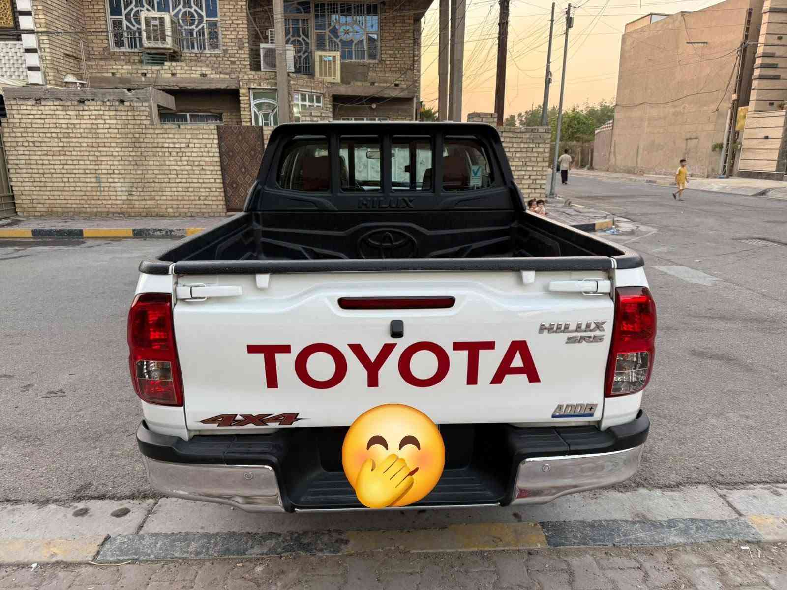 السلام عليكم 
للبيع تيوتا هايلوكس🛻 4 سلندر  بانزين 
موديل 2020 اصل فول مواصفات استيراد خاص فول مواصفات 
ساز فول مواصفات فور ويل 
ماشية 60 الف  حقيقي شرط جهاز سبير منازل سياره زيرو وشرط سونار كفاله عامه من ضربه وصبغ وتبديل وشخوط وبارد ورصعه 
رقم بغداد دولي بسمي تحويل ثاني يوم سنويه 2030 هزه جديده 
فول مواصفات للاخير ساز
كامره خلفيه اصليه
حساس امامي خلفي 
مري شفط 
قطعتين تبريد ❄️
٦ سماعات 🔊 
شاشة🖥️
باقي المواصفات معروفة
السعر 265
سعودي استيراد خاص
مكاني بغداد
لاستفسار 📞 ***********

