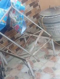 قواعد حديد • ٣ قطع • دوميز شارع المعارض