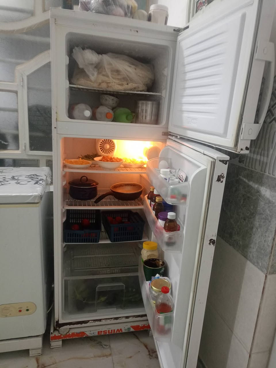 ثلاجة • للبيع