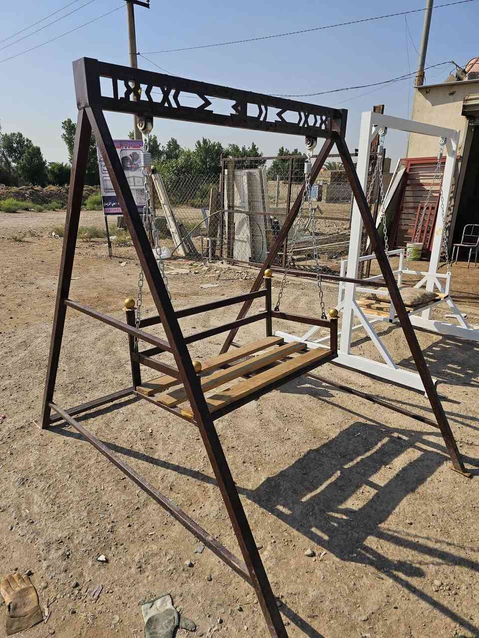 مراجيح للبيع
***********
