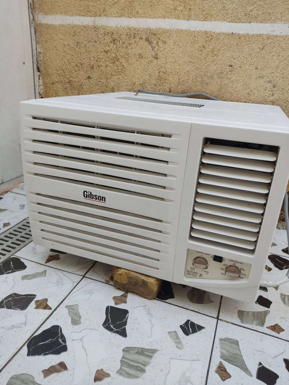 مستعجل • شاشة ٣٢ • ثلاجة ومكيف