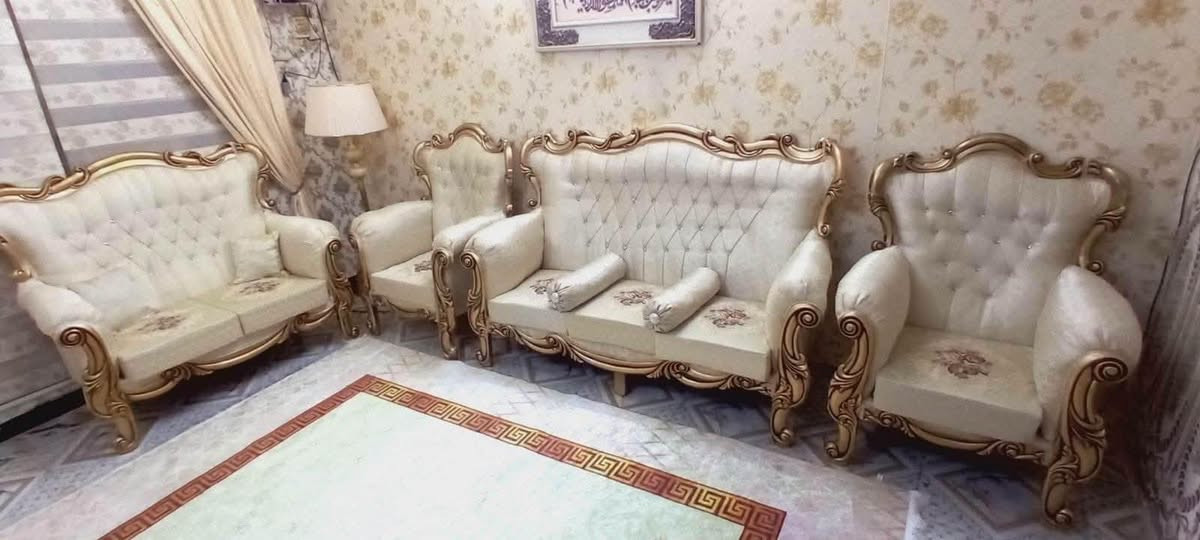 للحجز والاستفسار السعر ٩٥٠ توصيل مجاني ***********

نص مكتوب في الصور:
- *********** ***********