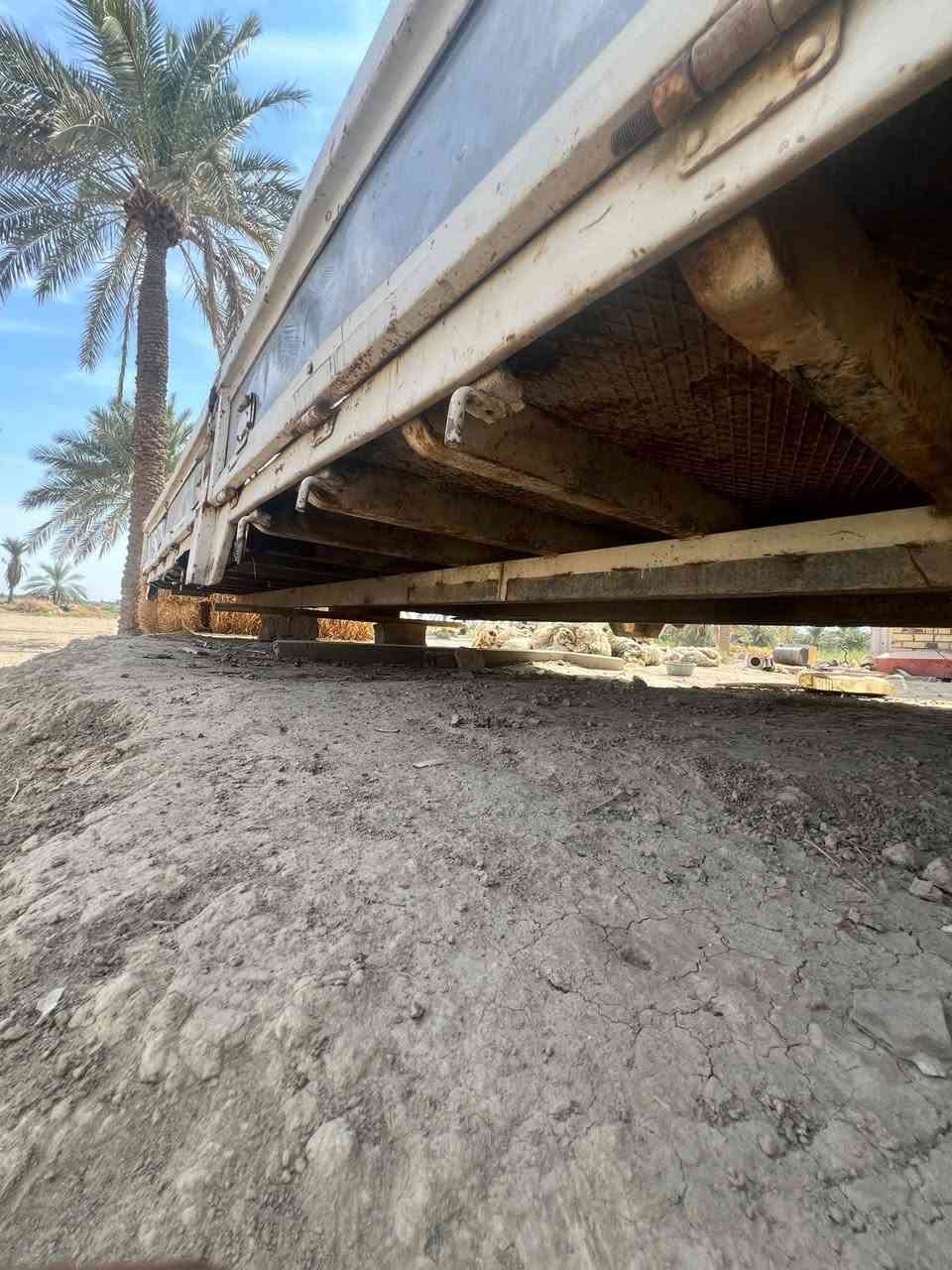 السلام عليكم ثنين بديات للبيع: 
 بدي مال هينو كرين للبيع طول 5.65 م كاعيه جكر بليت ، و شاصي مال بدي 5.50 م للبيع للتواصل ***********  ،  ***********
