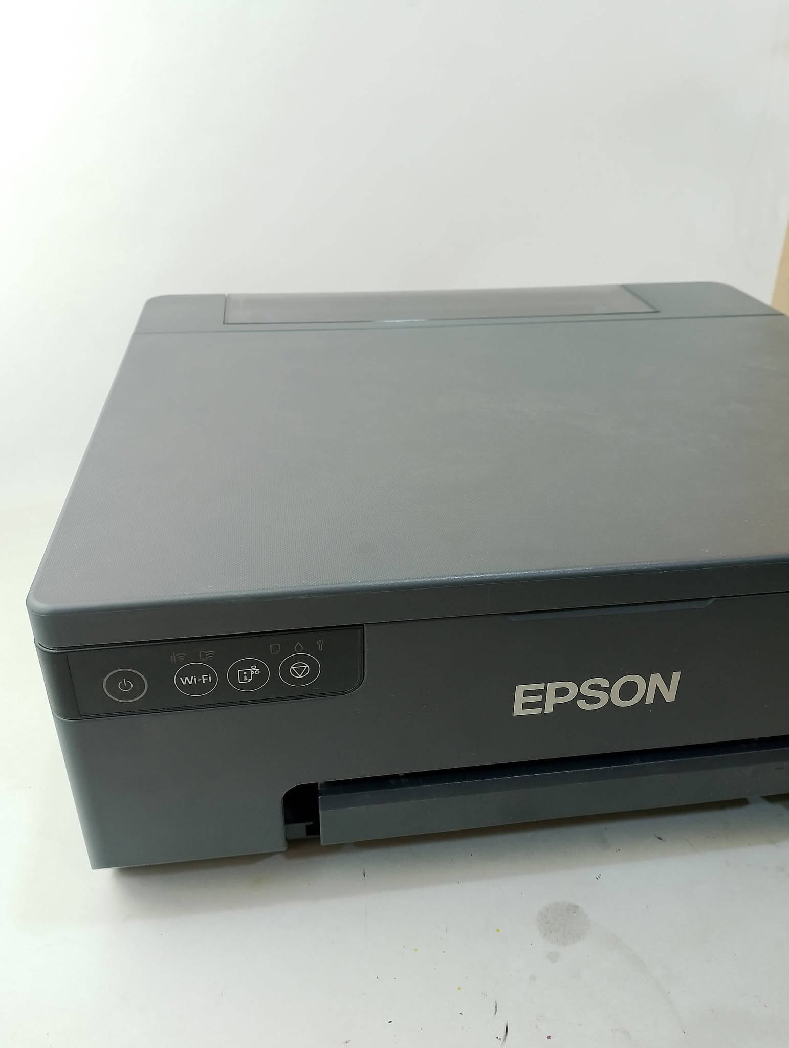 طابعة ابسون L8050 حرارية عاطلة
طابعة ابسون L8050 حرارية عاطلة للبيع على وضعها ماخذها من شركة التينة نظيفة كلش دزيتها الهم كالو يحتاجله تبديل هيد الي تفيده ابيعها على وضعها ب100 الف وبيها مجال 

متوفر توصيل لجميع المحافظات 

للاستفسار خاص او اتصال
***********

نص مكتوب في الصور:
- EPSON Status Monitor 3 : EPSON L8050 Series EPSON 031006 1. إلغاء كل مهام الطباعة. 2. افتح غطاء الطابعة وأزل أي ورق محصور. 3. أغلق الغطاء وأوقف التشغيل ثم أعد التشغيل مرة أخرى. الدعم مستويات الحبر التقريبية للتأكد الحبر الفعلي المتبقي، افحص بحاسة عينيك مستويات الحبر الموجودة في جميع خزانات الحبر الموجودة بالطابعة. قد تتلف الطابعة إذا تم استخدامها الفترة وممتدة عندما يكون مستوى الحبر دون الخط الموضح على الحبر. رموز الحبر أرجواني فاتح أصفر سماوي سماوي فاتح سماوي فاتح أسود 057 057 057 057 057 057 فترة الخدمة لصندوق الصيانة 09345 OK Cancel Help