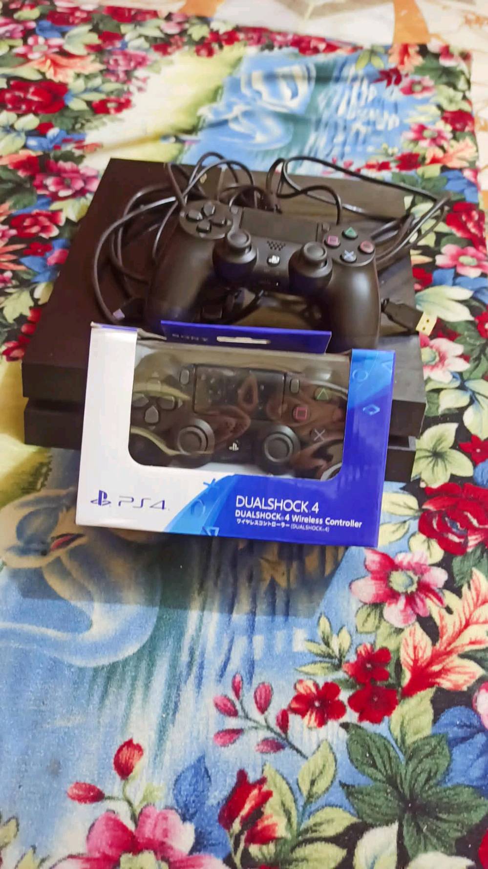 🎮 للبيع بلايستيشن 4 فات مهكر 🎮
━━━━━━━━━━━━━━━━━━━━
🔹 النوع: PS4 FAT
🔹 النظام: 12.02 قابل للتهكير بدون قرص - عن طريق الرابط
🔹 الذاكرة: 500 GB
🔹 التهكير: GoldHEN آخر إصدار +
🔹 الحالة: مستعمل جديد - نضافة 99% ما مفتوح صيانة ابد
🔹 الكرتونة: موجودة ويا الجهاز بكامل ملحقاتها الأصلية

🔹 الملحقات:
✔️ جوستك عدد 2 
✔️ كيبل HDMI
السعر 240لف وبي مجال حك الجيه
مكاني البصره قضاء شط العرب الكباسي