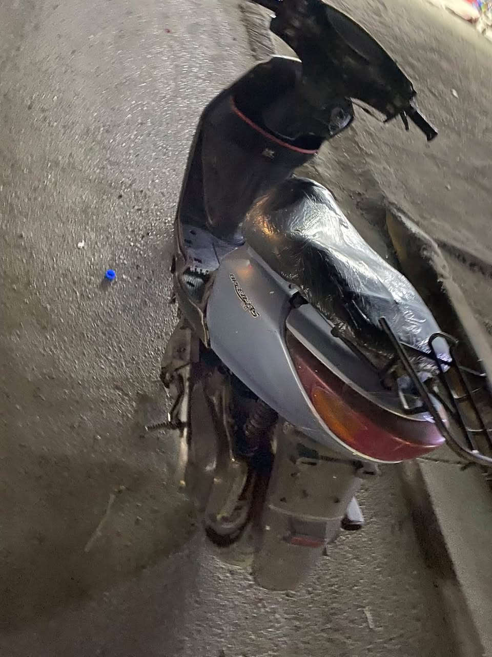 دراجه بريز للبيع نقس باتري  دراجه شغاله بس بيهه اكسل السعر ٢٠٠ وبيهه مجال بغداد  البلديات ***********
