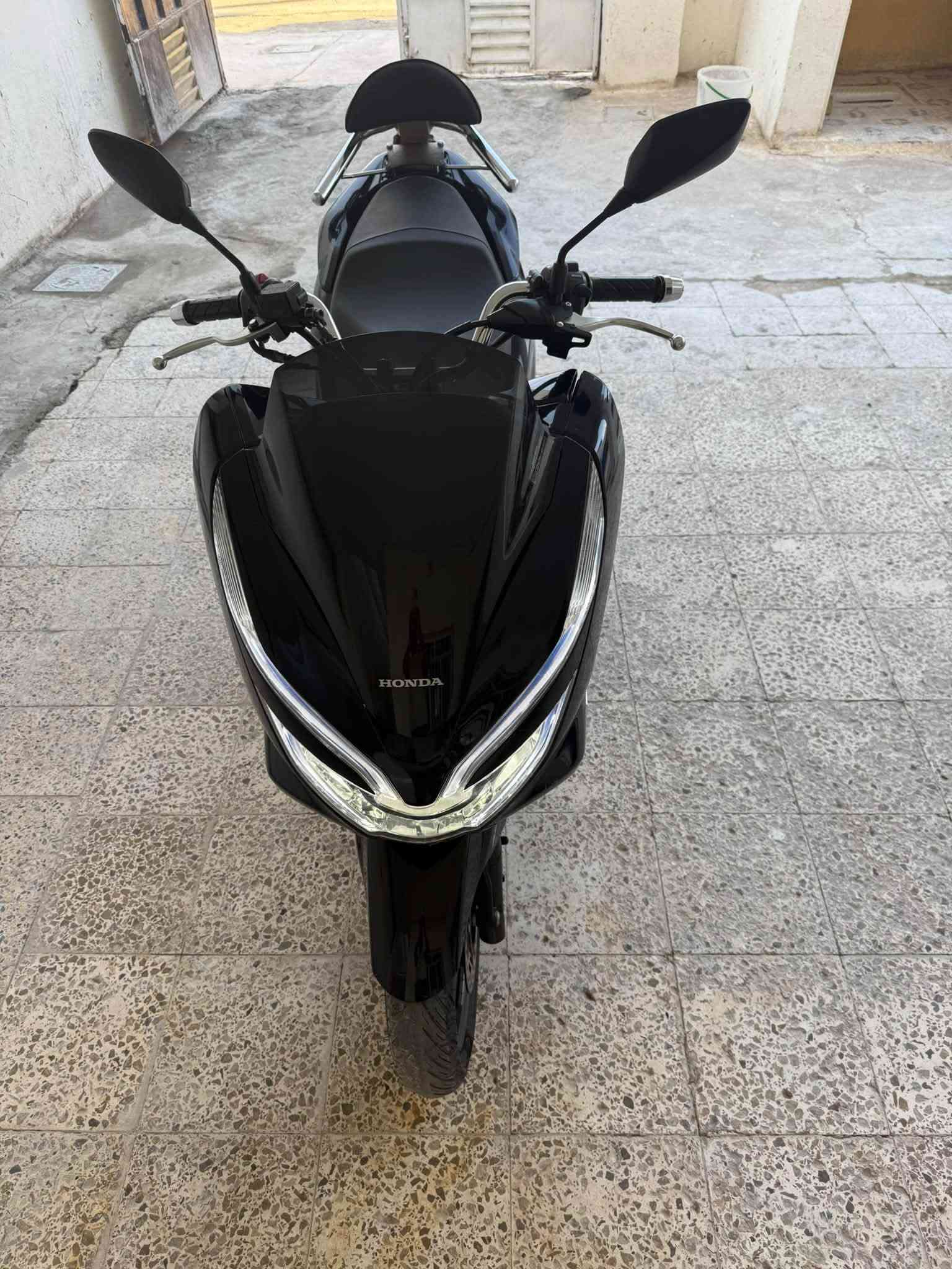السلام عليكم. للبيع دراجة PCX  ياباني بلاد موديل ٢٠٢٠ مكفوله محرك وگفرات بلاديه  هايبرد (بانزين وشحن) للمعلومات الاتصال على الرقم ***********
