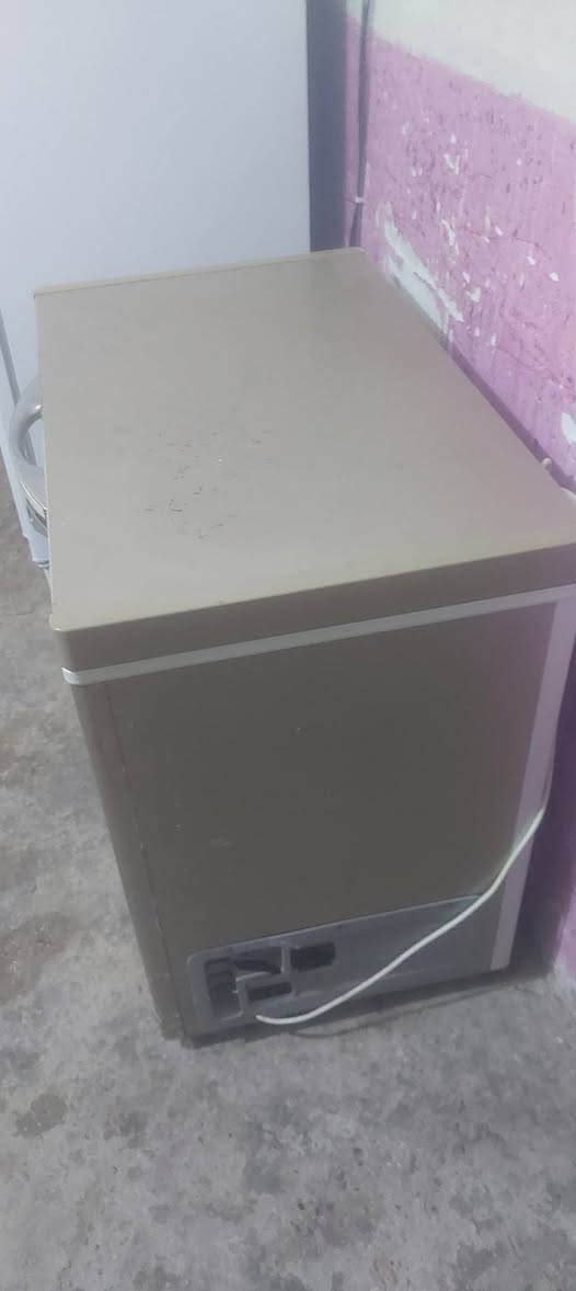 مجمده للبيع 11 قدم عالشغل تجميدها مكانها حله مركز مدينه /*********** السعر خاص
