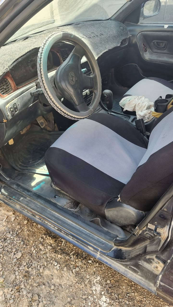 سوناتا للبيع موديل ٩٣ سنوية ٢٨  تحويل ثاني يوم تبريد شغال.. محرك جديد ..كير عاطل ما تمشي يعني بس وبالنسبه للكير حساس واحد اتوماتيك والسيارة بدون صبغ جارده الي يريدها موجوده بعقوبه والسعر ٣٠ بيها مجال بسيط

