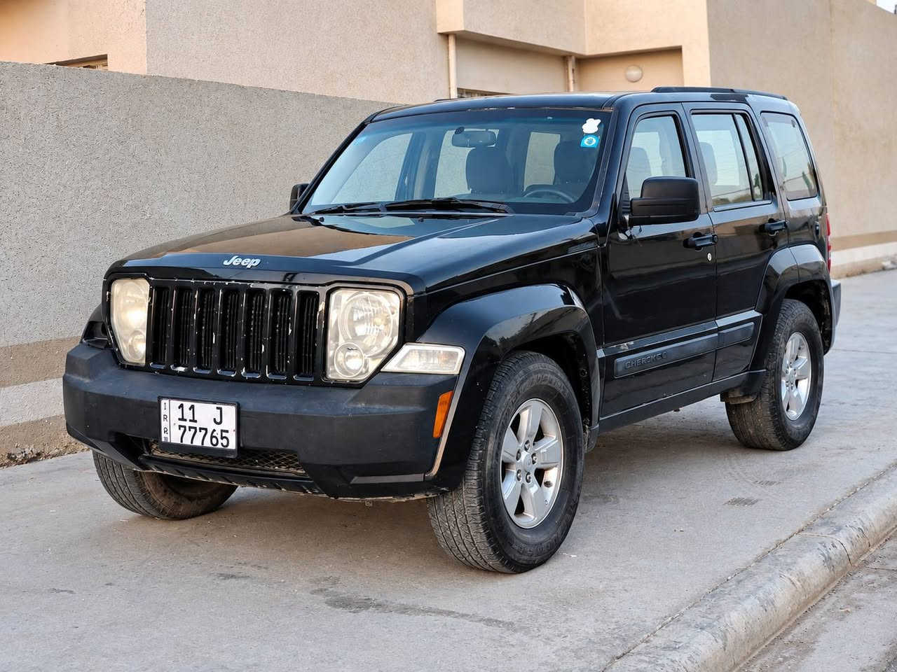 السلام عليكم للبيع جيب ليبرتي 2007 السياره جديده  مكينه وكير واكسل  مكفولات حداديه 85٪  تايرات 80٪ السياره بسمنه شرط التحويل. الرقم بغداد دولي مميز السنويه ل 30 . السعر 92 وبيه مجال قليل مكان السياره العماره الاستفسار الاتصال على الارقام (***********) 
(***********)
