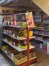 أسواق للبيع المكان الأورفلي بيع موقع على شارع عام  07710914582