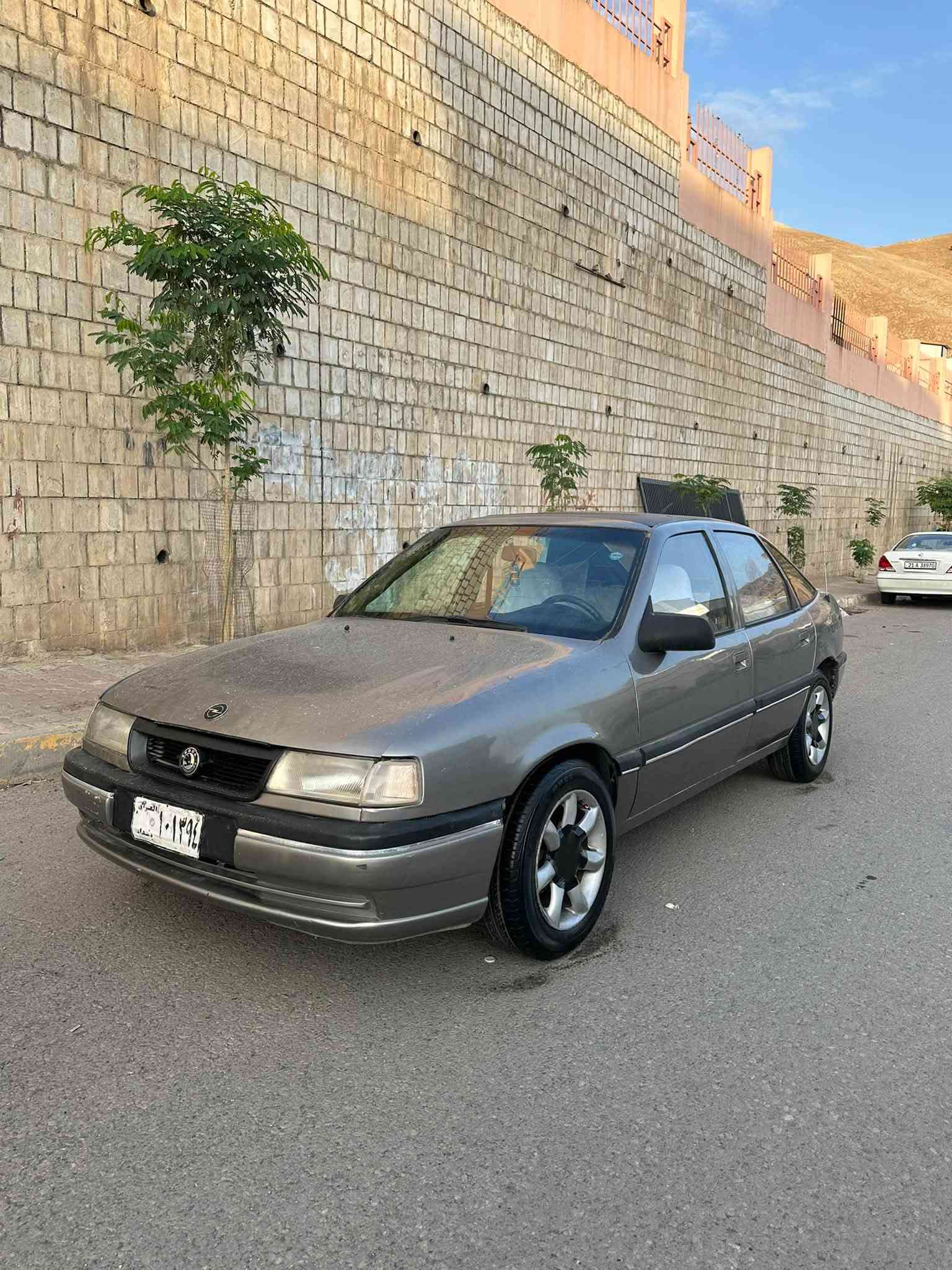 فيكترا • ١٩٩٠ • بنزين