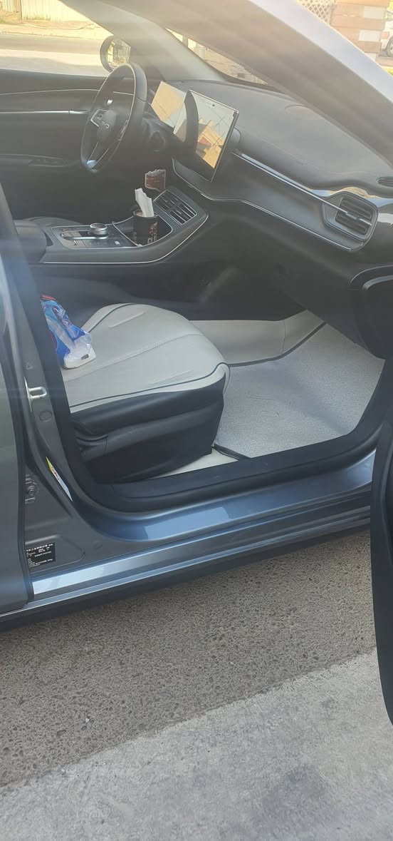السلام عليكم
من رخصت الادمن المحترم 
BYD دستروير 
كفاله عامه من كلشي بس رصعه بالباب الي وره الصدر 
السياره مودشمه ارضيه ورضيه كاعيات هم وصندوك هم مدوشم 
ماشيه 12 الف الكلي السيغره بحالة الوكاله 
مكان السياره بغداد 
رقم الهاتف ***********
